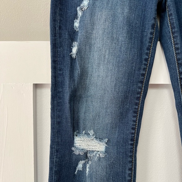 Judy Blue Mid-Rise Relaxed Fit Distressed Girlfriend Jeans - Picture 8 of 11